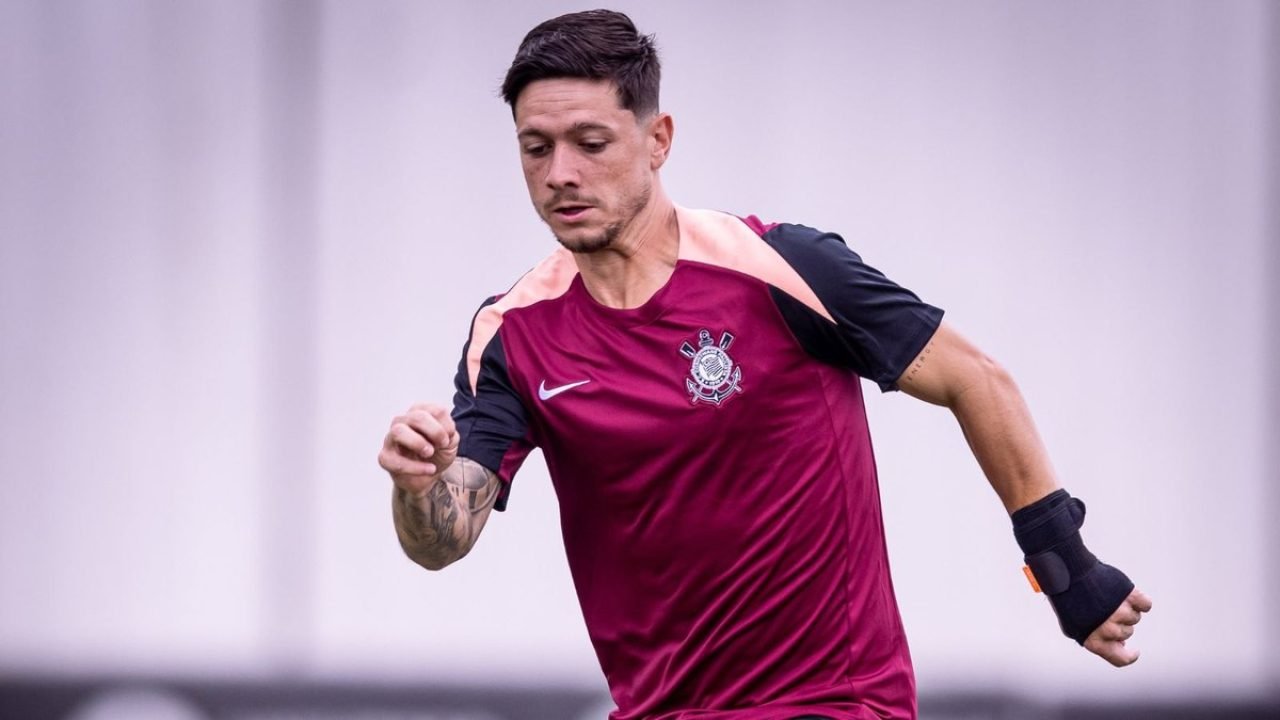 Garro passa por cirurgia devido a uma fratura no punho — Foto: Divulgação/Corint