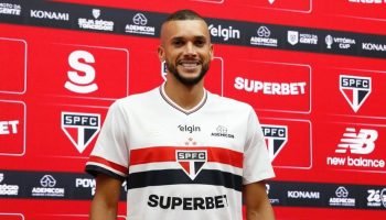 Dória durante apresentação como reforço do São Paulo — Foto: Rubens Chiri / São