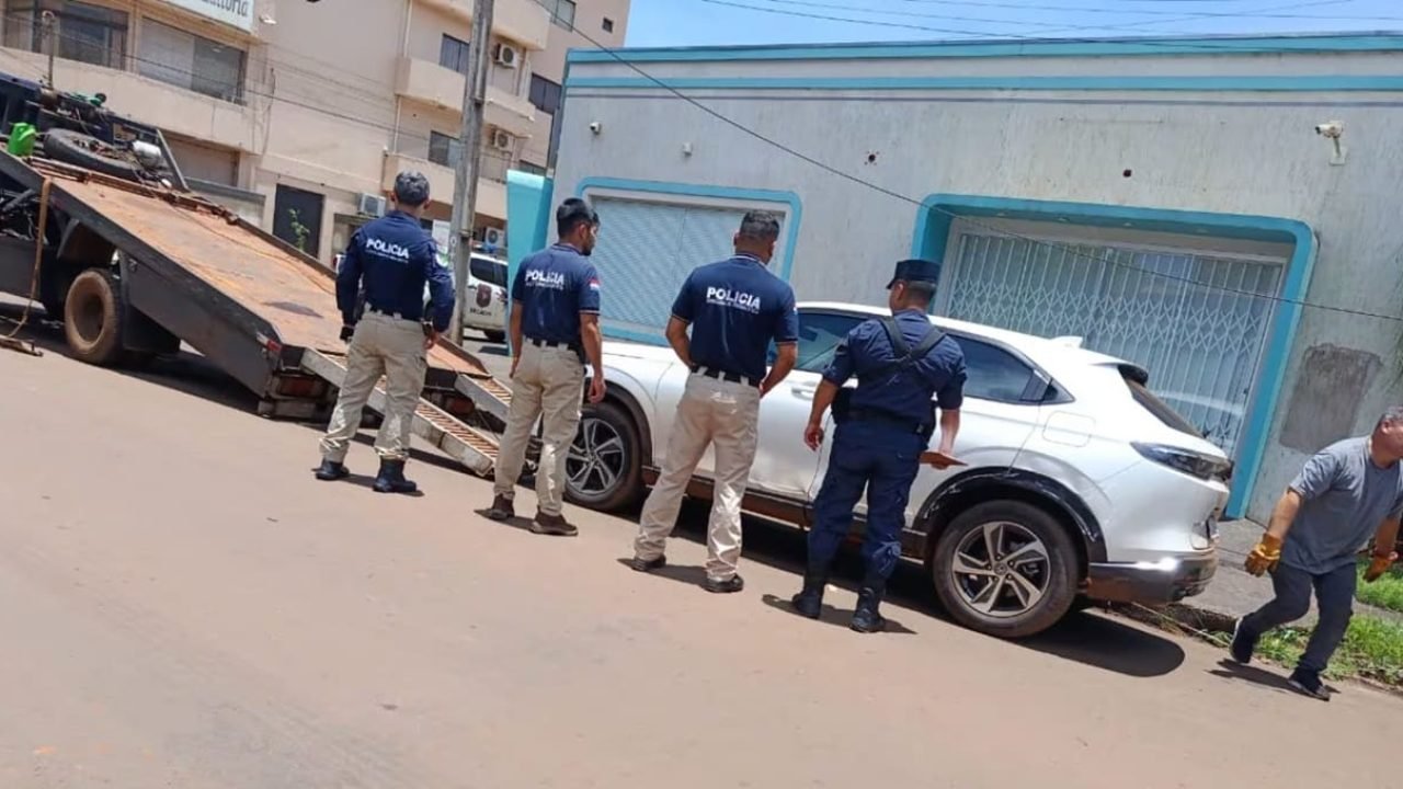SUV furtado em Foz do Iguaçu é recuperado pela polícia no Paraguai — Foto: H2FOZ