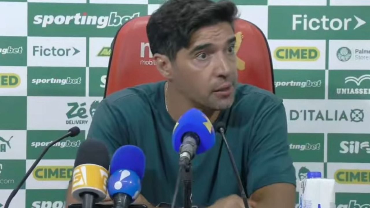 Abel Ferreira na coletiva após vitória sobre o Santos — Foto: Reprodução/Palmeir