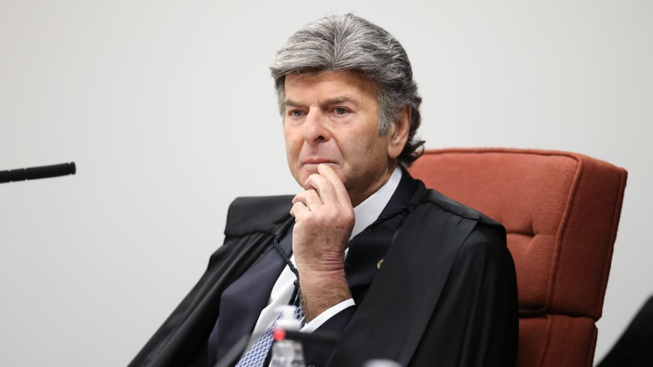 498906-fux-ameaca-plano-de-moraes-em-julgamento-de-bolsonaro