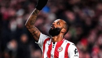 Foto: Reprodução/Instagram brentfordfcIgor Thiago comemora gol marcado na vitóri