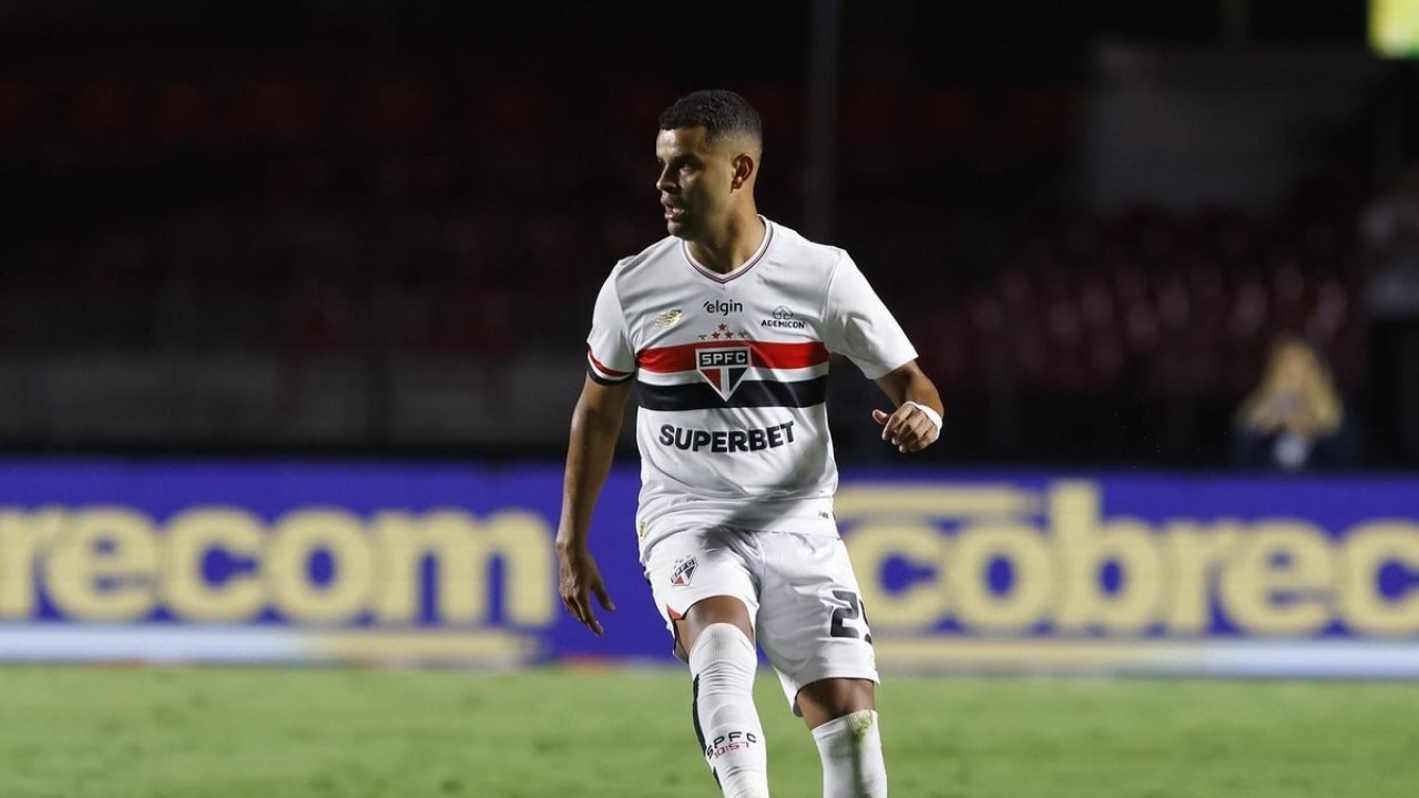 Alisson perdeu espaço no São Paulo e pode ir para o rival Corinthians — Foto: Ru