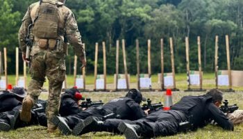 Policiais civis durante treinamento — Foto: Governo do Paraná