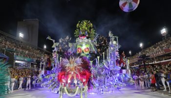 Foto: 1 de 1 Imagem colorida do desfile da Viradouro no Carnaval 2026 - Metrópol