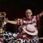 Foto: 1 de 1 Imagem colorida de Mestre Ciça no desfile do Unidos do Viradouro no