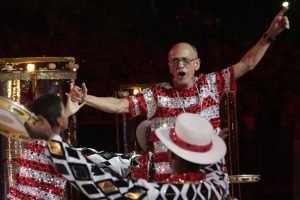 Foto: 1 de 1 Imagem colorida de Mestre Ciça no desfile do Unidos do Viradouro no
