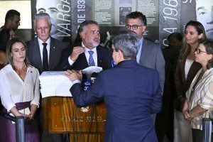 55172321943_219e60b03f_o-300x200-1