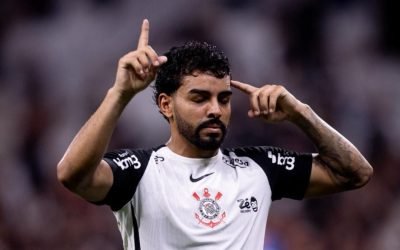 Bidu comemora gol marcado na vitória sobre o Bragantino — Foto: Rodrigo Coca/Cor