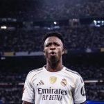 Foto: Instagram/vinijrVinicius Junior na partida contra o Barcelona no Santiago