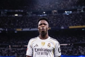 Foto: Instagram/vinijrVinicius Junior na partida contra o Barcelona no Santiago