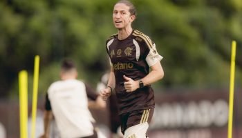 Filipe Luís não esteve no banco do Fla nos 3 primeiros — Foto: Adriano Fontes /