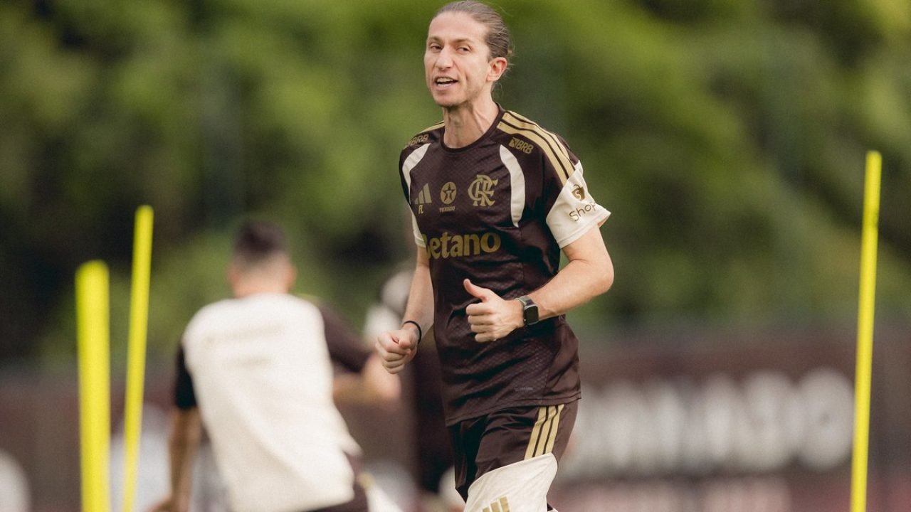 Filipe Luís não esteve no banco do Fla nos 3 primeiros — Foto: Adriano Fontes /