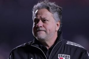 Reprodução — Foto: ReproduçãoCasares sofre impeachment e deixa a presidência do