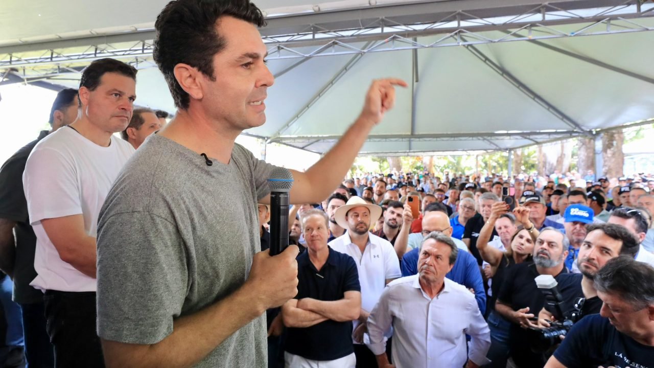 Alexandre Curi discursa durante aniversário do governador Ratinho Junior (Redes Sociais/AC)
