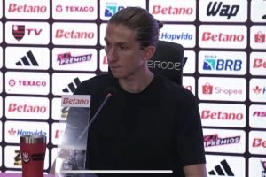 Filipe Luís na coletiva após a vitória — Foto: Reprodução/Youtube Flamengo TVFil