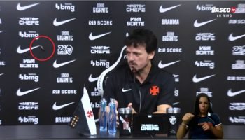 Barata invade coletiva de Fernando Diniz — Foto: Reprodução/YouTube - Vasco TVVi