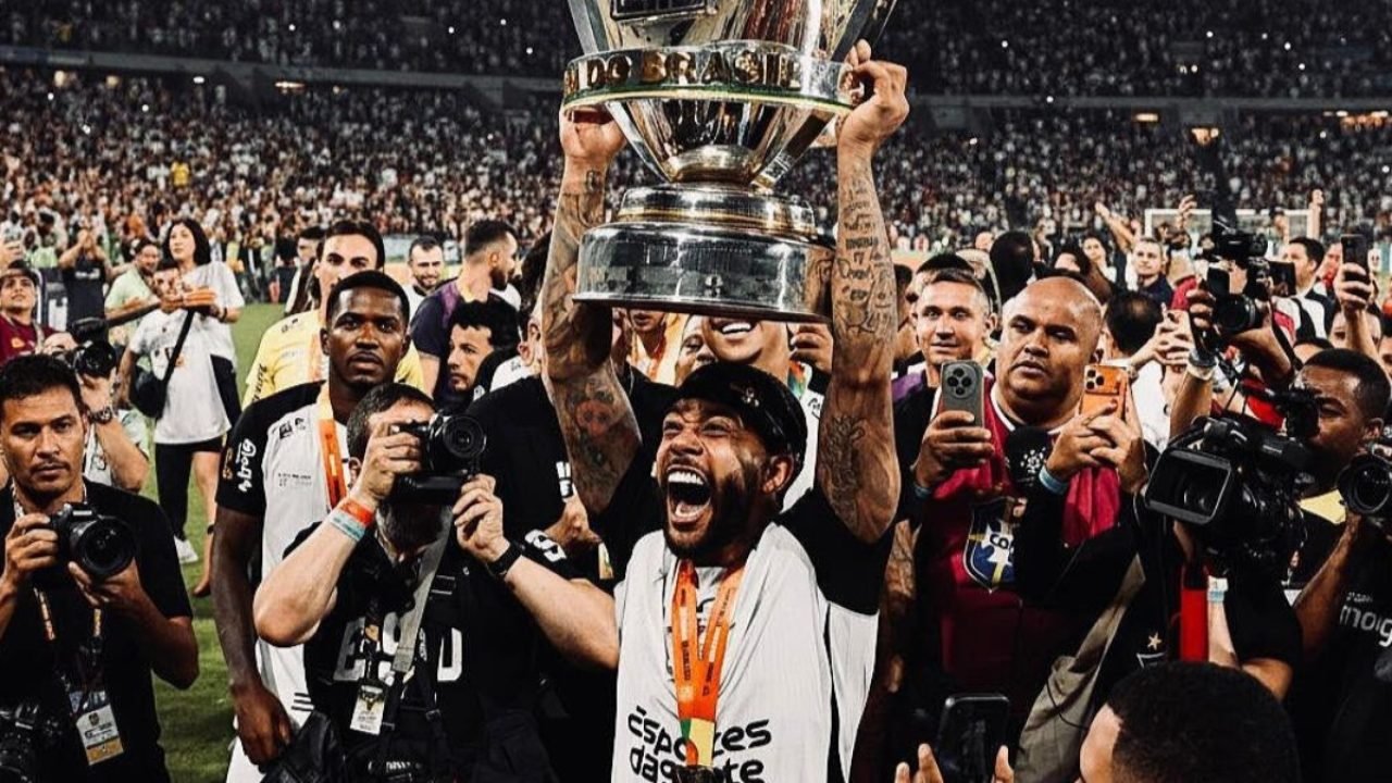 Memphis Depay marcou o segundo gol do Corinthians contra o Vasco — Foto: Reprodu