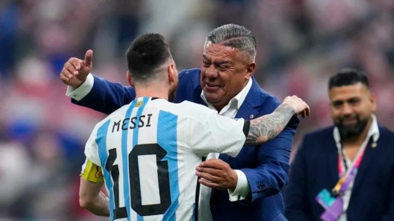 Messi e o presidente da AFA, Claudio “Chiqui” Tapia — Foto: ReproduçãoMessi e o