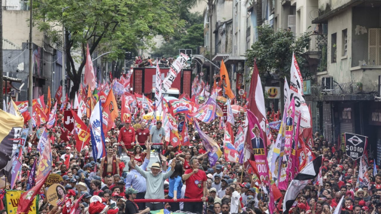 Lula participa en caravana electoral en São Paulo antes de las elecciones presidenciales