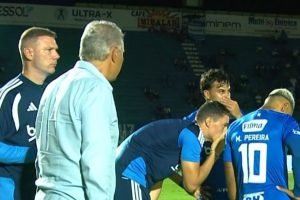 Matheus Bachi, filho de Tite, instruiu jogadores do Cruzeiro durante pausa técni