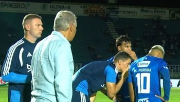 Matheus Bachi, filho de Tite, instruiu jogadores do Cruzeiro durante pausa técni