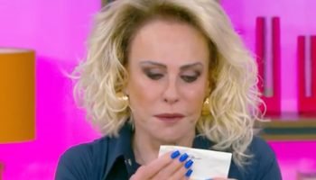 Ana Maria Braga chorando no Mais Você — Foto: 1 de 1 Imagem colorida de Ana Mari