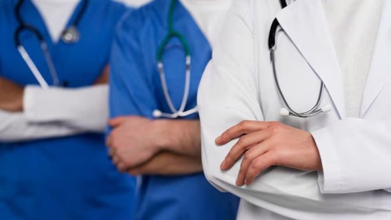 905df7congmateriamanualequipedeenfermeiraemedicopr006661600202608112356.jpg