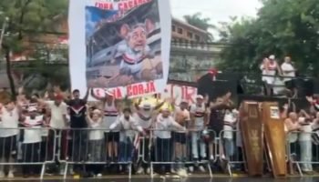 Torcedores do São Paulo pedem impeachment de Casares — Foto: Reprodução/ Arquiba