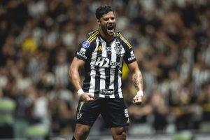 Hulk comemora gol que confirmou classificação do Atlético-MG — Foto: Pedro Souza