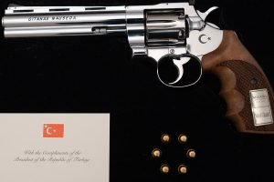 AFP__20260709__B9QW39F__v1__HighRes__LithuaniaTurkeyNatoSummitErdoganGiftRevolver