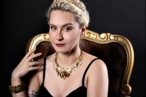 Ana Carla De Carli celebra a mulher na música