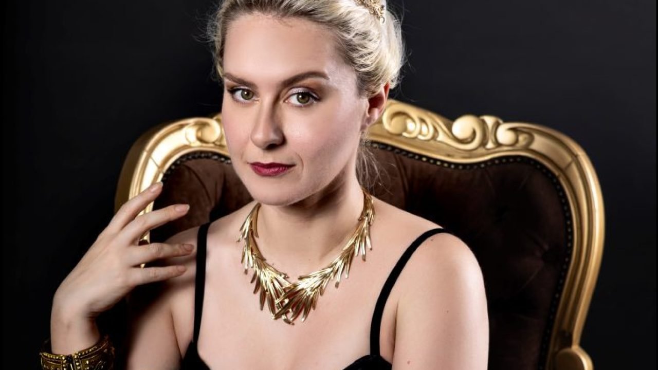 Ana Carla De Carli celebra a mulher na música