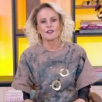 Ana Maria Braga no palco do Mais Você — Foto: 1 de 1 Imagem colorida de Ana Mari