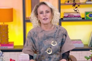 Foto: 1 de 1 Imagem colorida de Ana Maria Braga no palco do Mais Você - Metrópol