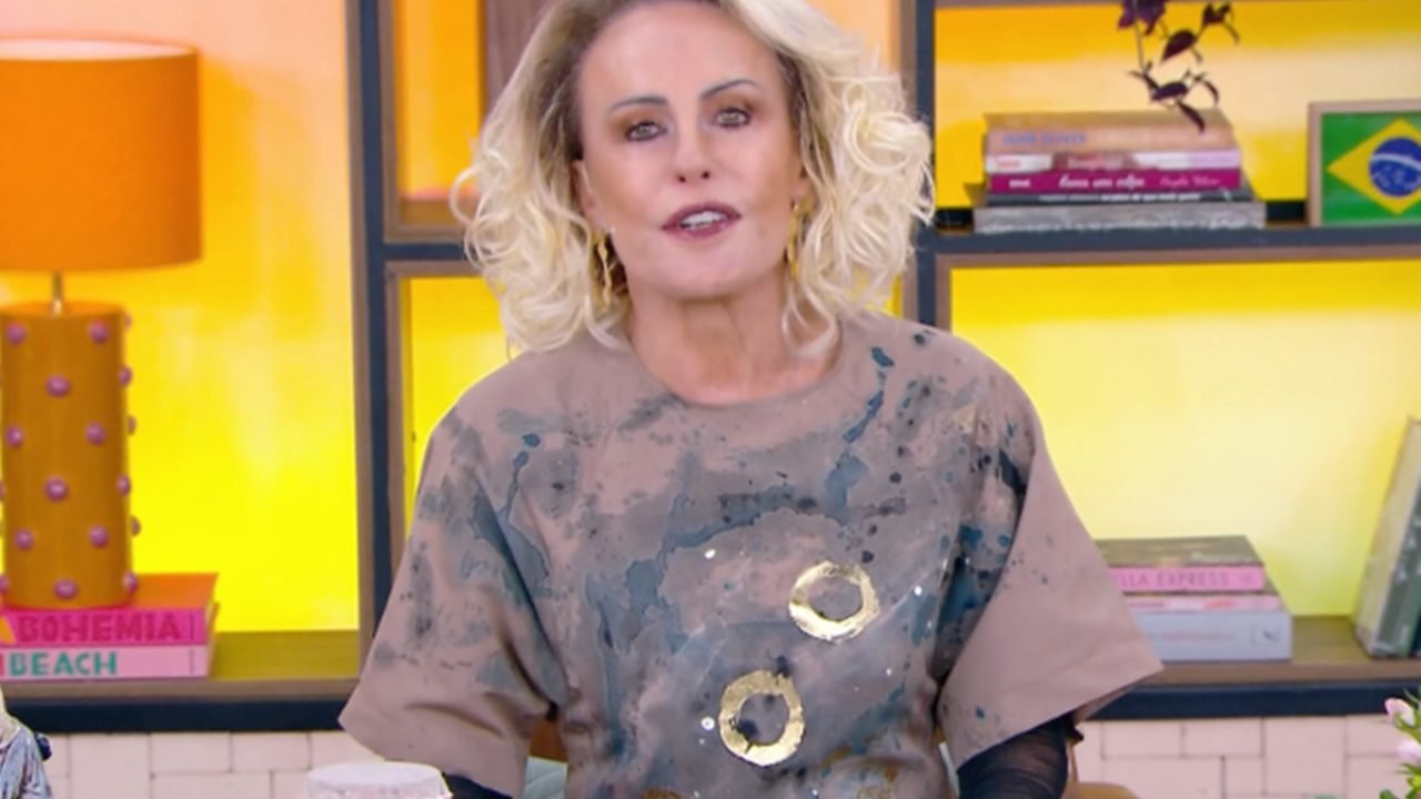 Foto: 1 de 1 Imagem colorida de Ana Maria Braga no palco do Mais Você - Metrópol