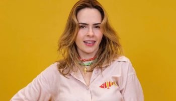 Foto colorida de mulher de cabelo loiro e roupa rosa — Foto: 1 de 1 Foto colorid