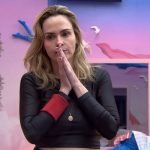 Foto: 1 de 1 Foto colorida de mulher com expressão de preocupada - Metrópoles -