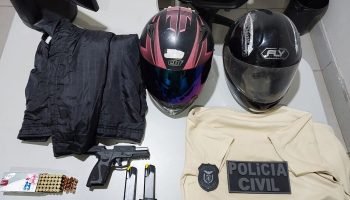 Arma-balas-e-capacetes.jpg