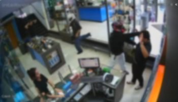 Foto: Vítima levou uma coronhada, mas não foi atingida por disparo. (Foto: Repro