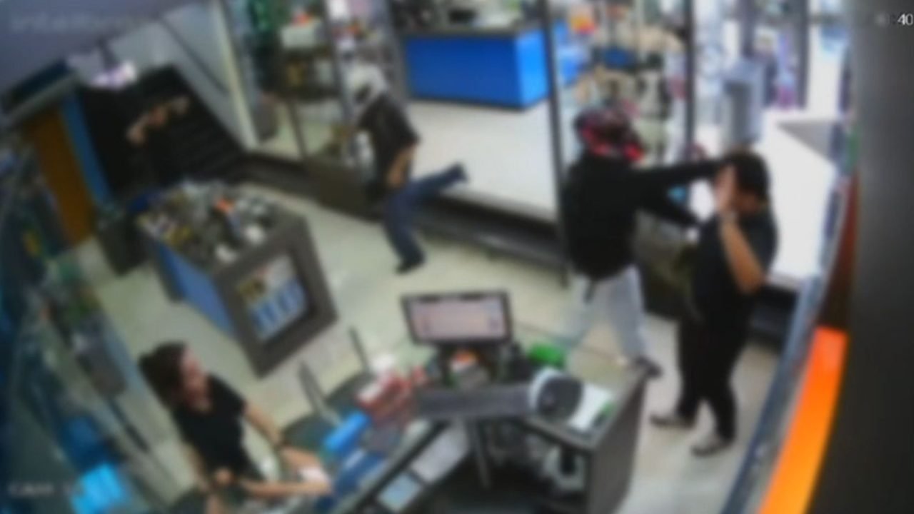 Foto: Vítima levou uma coronhada, mas não foi atingida por disparo. (Foto: Repro