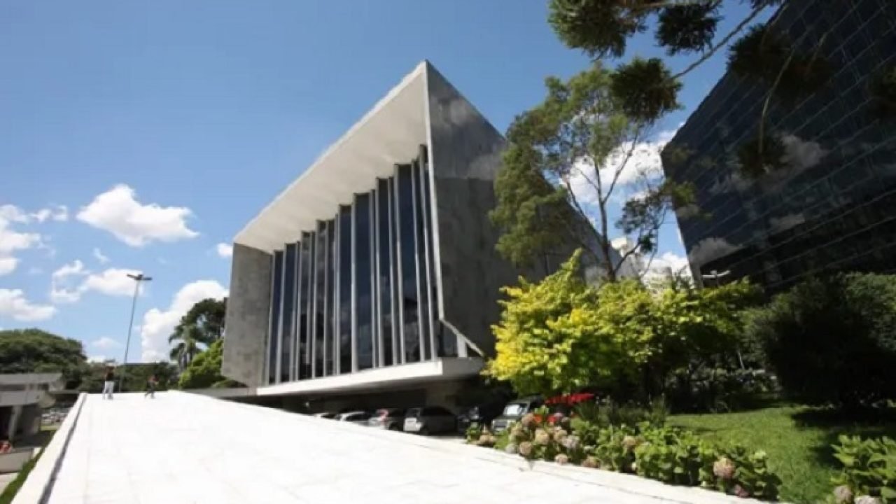 Assembleia-Legislativa-do-Parana.jpg