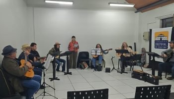 Aulas-de-violao.jpg