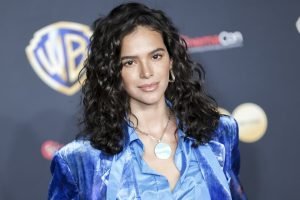 Bruna-Marquezine-Besouro-Azul