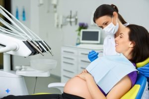 BrunaRafaelaSaude-bucal-na-gravidez--como-o-cuidado-com-os-dentes-protege-mae-e-bebe (2)