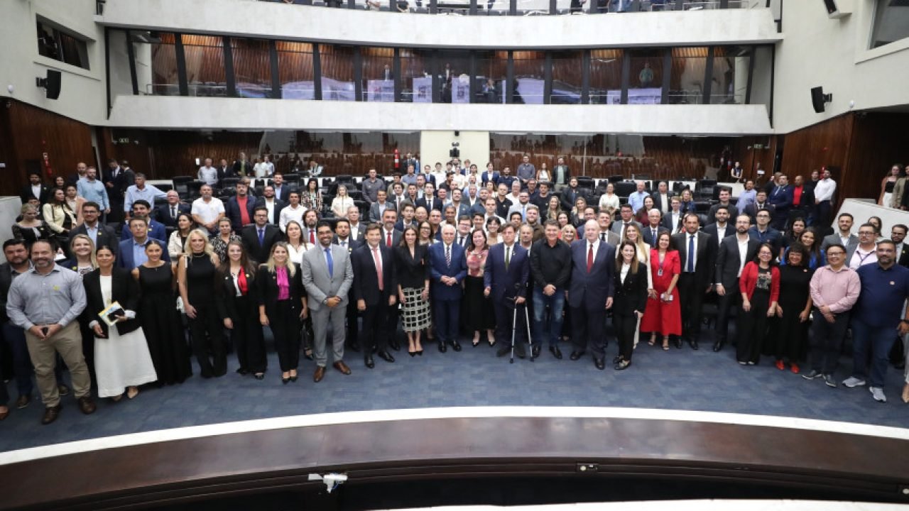 Evento ocorreu na noite desta quinta-feira (23), no Plenário da Assembleia Legis