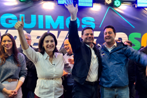 Cristina Graeml, candidata ao Senado ao lado de Sandro Alex e Ratinho Junior em evento no interior do Estado (Foto: Redes Sociais/CG)