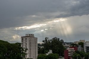 Chuva-Roberto-Dziura.jpg