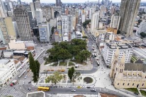 Curitiba-Praca-Tiradentes.jpg