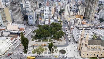 Curitiba-Praca-Tiradentes.jpg